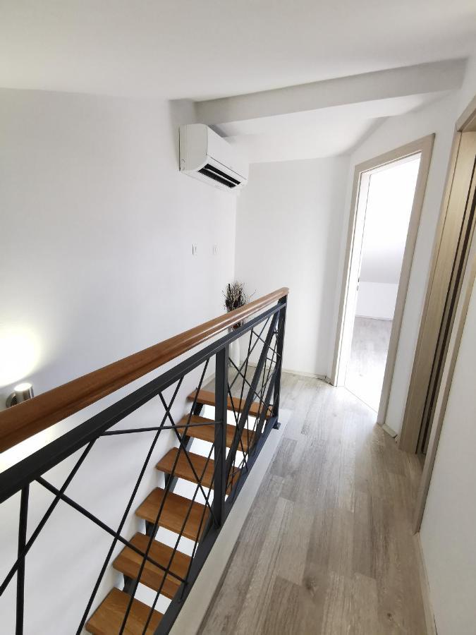 Apartments Rita Nemira 奥米什 外观 照片