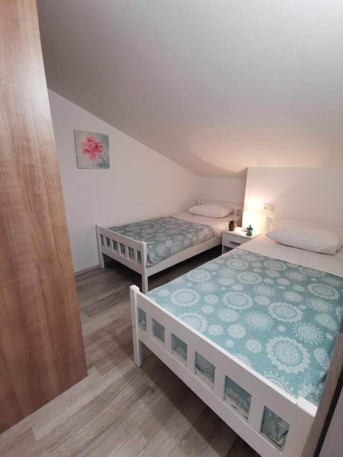 Apartments Rita Nemira 奥米什 外观 照片