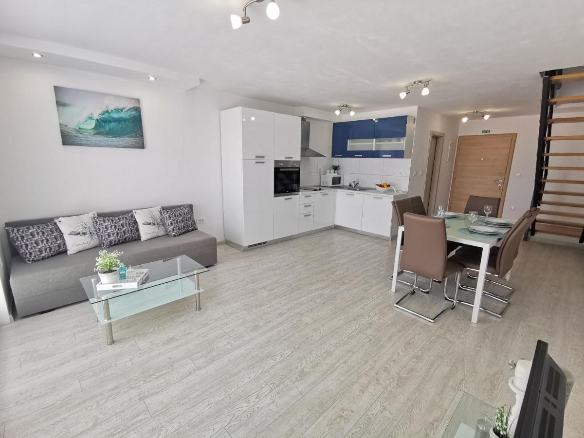 Apartments Rita Nemira 奥米什 外观 照片