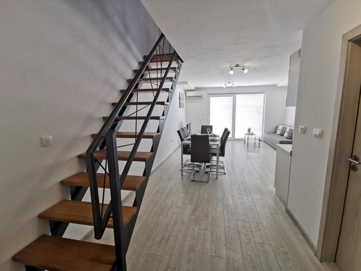 Apartments Rita Nemira 奥米什 外观 照片