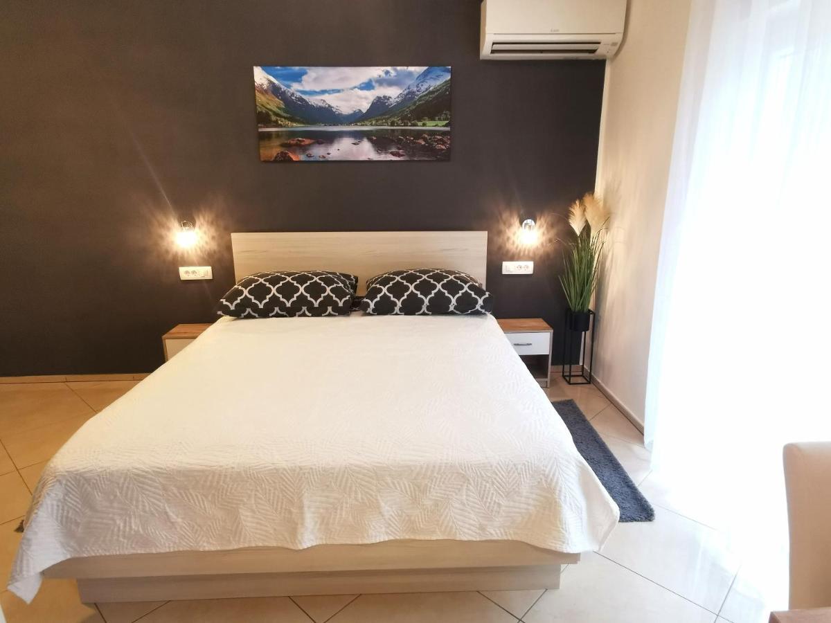 Apartments Rita Nemira 奥米什 外观 照片