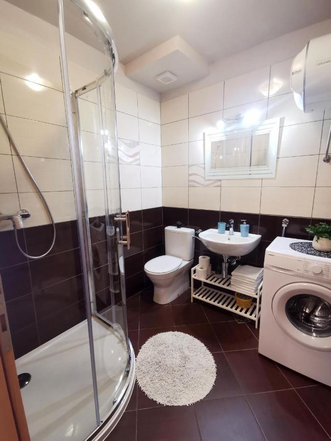 Apartments Rita Nemira 奥米什 外观 照片